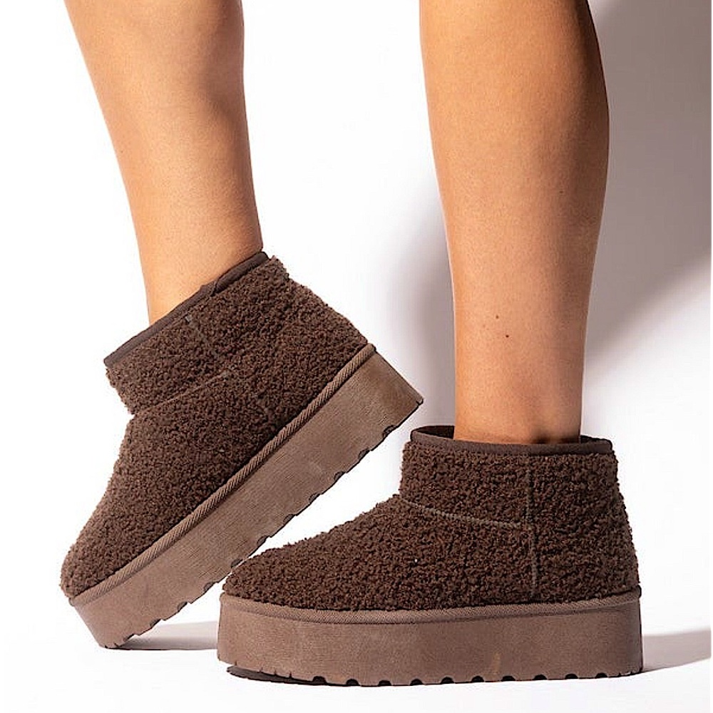 🆕🤎MATA: BROWN Warm and Fuzzy Booties SIZE 9